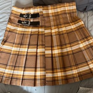 No Boundaries: Brown/yellow plaid, pleated skirt, S (3-5).